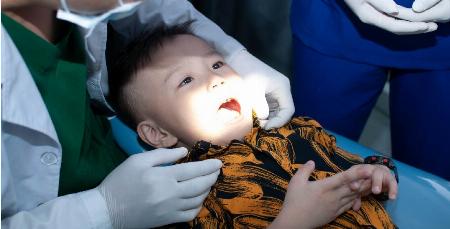 Chăm Sóc Răng Sữa Cho Bé 